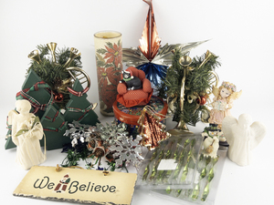 lot 114 image: Large Assortment of Christmas Ornaments and Dcor
