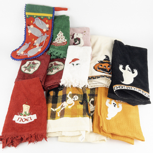 lot 117 image: Bundle of Halloween and Christmas Towels (approx a dozen)