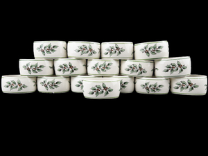 lot 1-A image: Set of 16 SPODE (England) Christmas Tree Napkin Rings