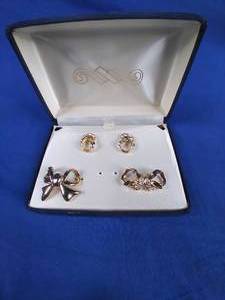 Jewelry Set Gold Tone Earrings, Bow Broach, and Pendent