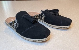 lot 409 image: New Pair of Toms Womens Slip On Shoes Black White Tan Size 9.5 P