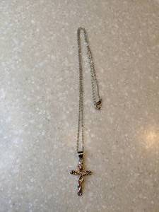 lot 413 image: New Retro Cross Pendant Rose Flower Accent 18K Gold Plating 20 Chain P