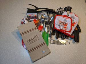 lot 416 image: Kitchen Items Silverware Egg TImer Hot Pad Holder Family Kitchen Towel P