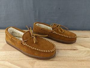 lot 123K image: New Minnetonka Shoes Mens size 10 N
