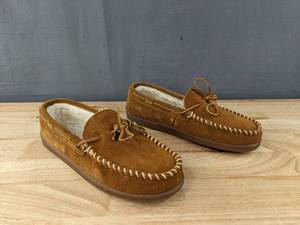 lot 142 image: Minnetonka Moccasin Brown Pile Lined Hardsole Slippers Mens 11 N