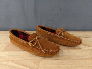 lot 94 image: New Minnetonka Moccasins Double Bottom Fleece Mens Size 10 Brown N