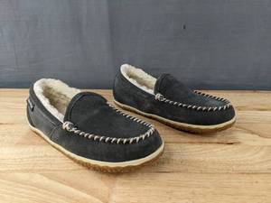 lot 129K image: Minnetonka Shoes Womens 9.5 N