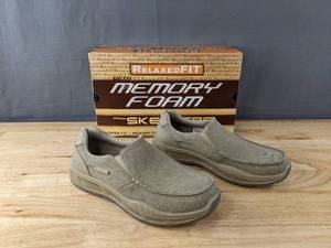 lot 47 image: Brand New Skechers Cohagen Shoes Mens Size 9.5 Taupe L