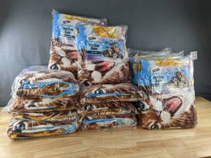 lot 61K image: 13 Brand New 50 x 60 Cat Selfie Fleece Throw Blankets B