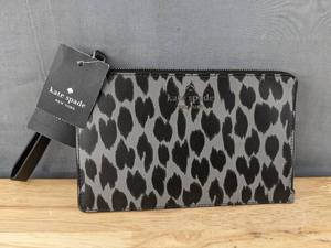 lot 26 image: Brand New Kate Spade Wristlet $139 Retail B