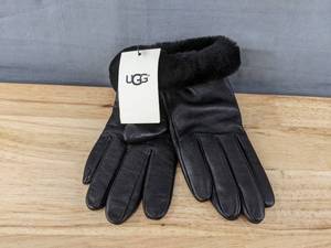 lot 30 image: Brand New Ugg Fashion Shearing Shorty Gloves Womens Large $110 Retail N