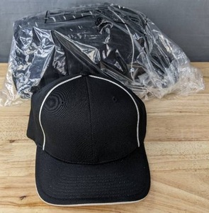 lot 101K image: 24 Brand New Yupoong Flex Fit Black with White SmallMedium Hats A