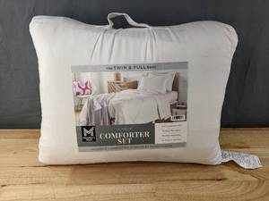 lot 929 image: Brand New Members Mark 4pc Comforter Set, Fits TwinXL and Full Bed N