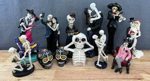 lot 37A image: 12 Day of the Dead Decoration Figurines N