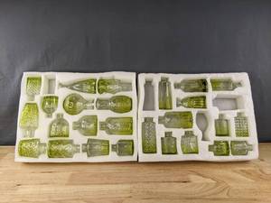 lot 39C image: New Arme Bud Green Vase Set of 26 Vintage Style L