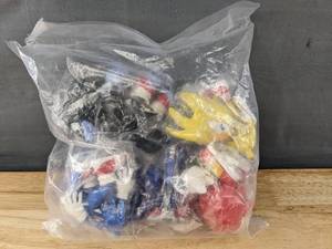 lot 23 image: 5 Brand New Sonic Figurines L