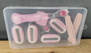 lot 231 image: Brand New Womens Razor Shaving Set L