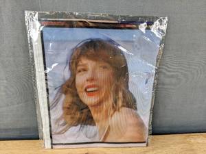 lot 74K image: Brand New Taylor Swift Flag L