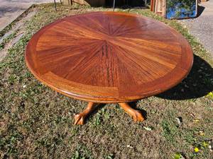 lot 39 image: Handsome Ball & Claw Oak Dining Table