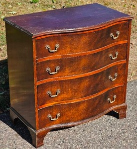 lot 80 image: Antique Chippendale Four Drawer Desser
