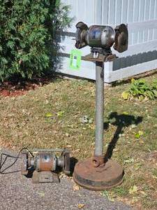 lot 67 image: Duracraft Bench Grinder Bundle
