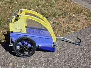 lot 102 image: Single Kid Bike Trailer
