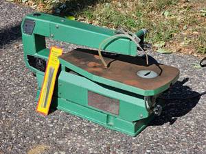 lot 61 image: Central Machinery 16 Scroll Saw