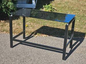 lot 30 image: Modern Minimalist Desk