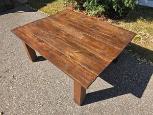 lot 81 image: Farmhouse Chic Primitive Coffee Table