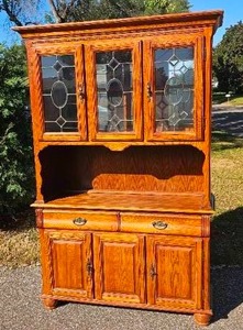 lot 37 image: Contemporary Oak Dining Hutch