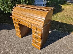 lot 38 image: Vintage Roll Top Student Desk