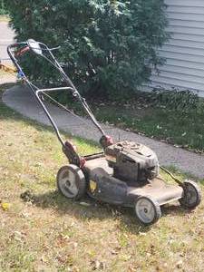 lot 19 image: Craftsman Platinum Lawnmower - 917.374544