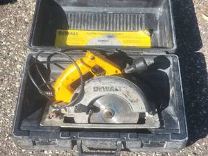 lot 91 image: DeWalt 7 14 Circular Saw - DW364