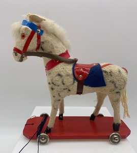 lot 8 image: Vintage SCHOENHUT German Circus Pony Pull Toy