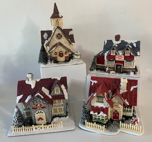 lot 45 image: Vintage SILVESTRI, Hearthstone Village Christmas Houses (4)