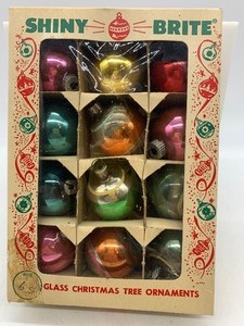 lot 43 image: Vintage SHINY BRIGHT Christmas Glass Ornaments (12)