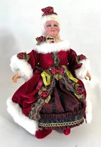 lot 87 image: WAYNE KLESKI Katherines Collection - Mrs. Claus Doll