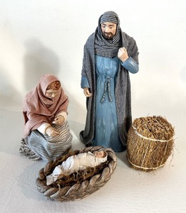 lot 106 image: COMPANIONS COLLECTIONS - THE HOLY FAMILY - Mary, Joseph and Jesus - Folk Art Sculptures