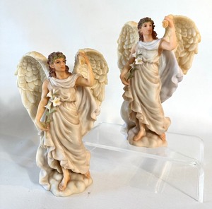 lot 108 image: Pair of SERAPHIM CLASSICS Angels - Gabriel, Celestial Messenger - 1995 - With Original Boxes