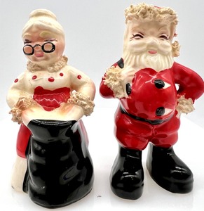 lot 136 image: Vintage Ceramic Japan KREISS 1958 Santa & Mrs Clause S&P Shaker Set