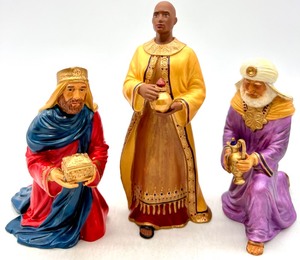 lot 151 image: HALLMARK KEEPSAKE Three Kings From Afar Nativity Collection Porcelain Figures with Box - QTY 3