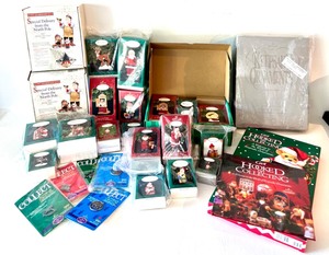 lot 153 image: HALLMARK COLLECTORS CLUB Lot of Exclusive Club Member Items and Books & Pins