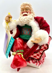 lot 157 image: CLOTHTIQUES by POSSIBLE DREAMS Collectable Vintage 25 Across No. 1511 Figure with Box