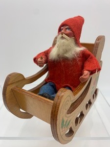lot 292 image: Antique Sitting BELSNICKEL GERMAN Santa with Wood Sleigh