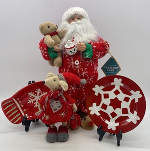lot 311 image: CHRISTMAS Santa, Mouse and Snowflake Plates