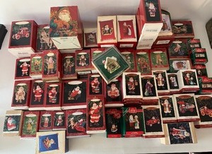 lot 312 image: Vintage HALLMARK KEEPSAKE Ornaments - Santas