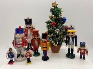 lot 321 image: 8 Vintage SOLDIER Nutcrackers with Tree