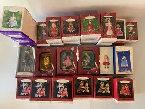lot 323 image: Vintage HALLMARK KEEPSAKE Ornaments - Dolls