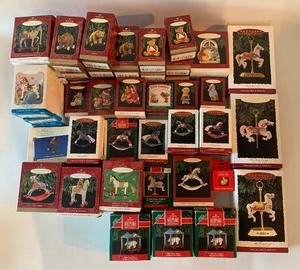 lot 324 image: Vintage HALLMARK KEEPSAKE Ornaments - Bears and Horses