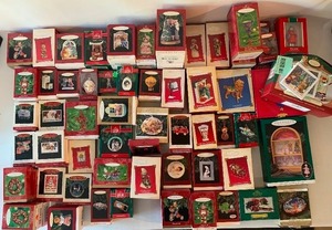 lot 325 image: Vintage HALLMARK KEEPSAKE Ornaments - Assorted